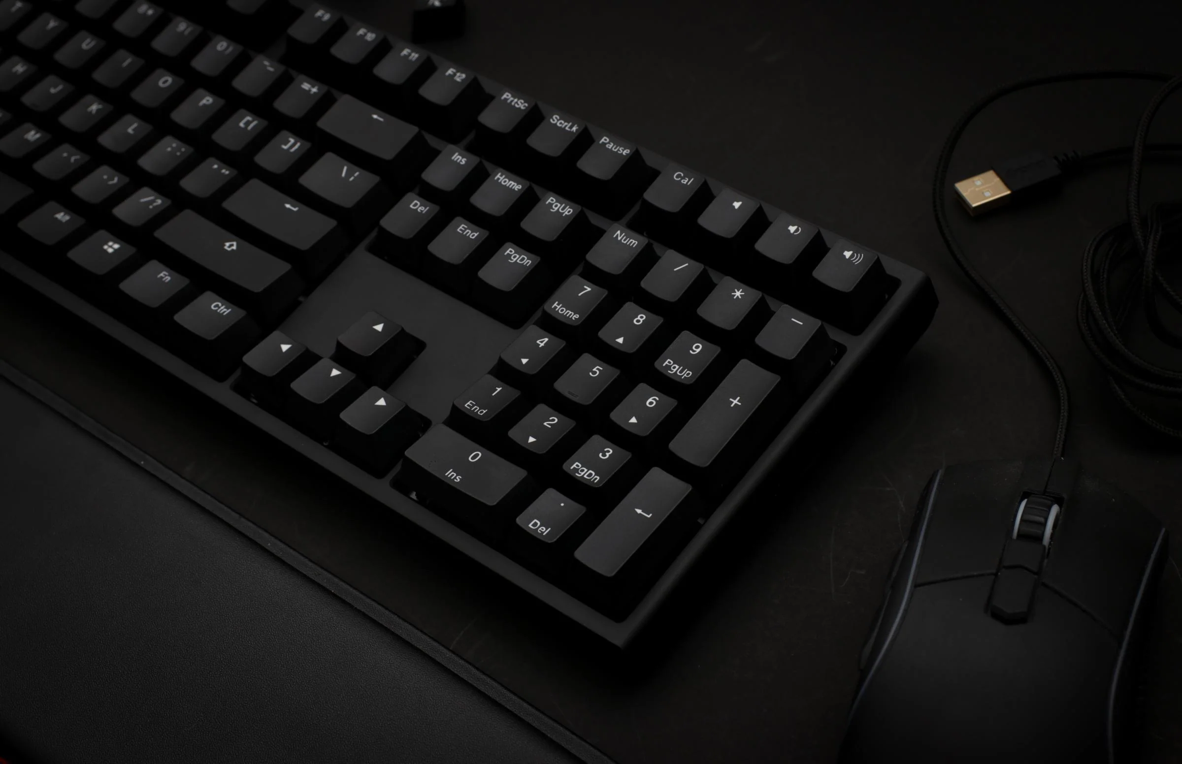 Ducky One 2 Phantom Black Double Shot PBT Mechanical Keyboard - Image 11