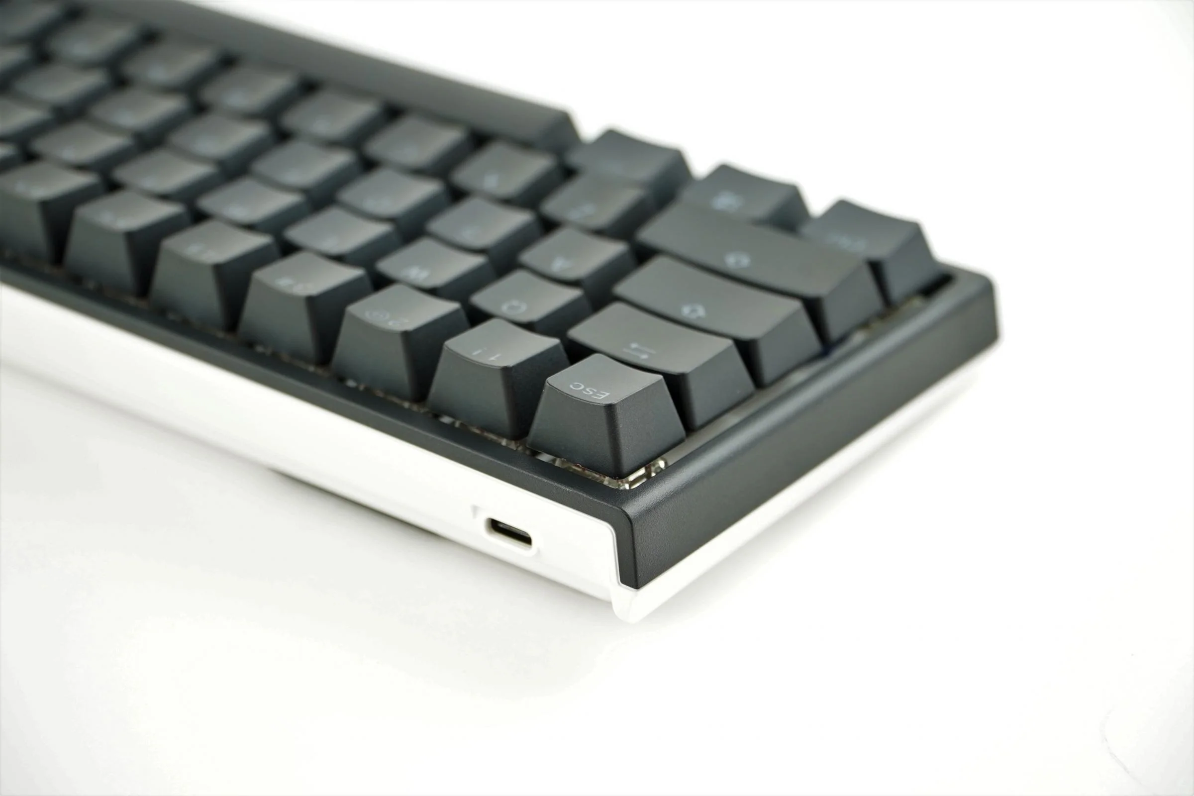 Ducky One 2 SF RGB LED 65% Double Shot PBT Mechanical Keyboard - Image 3