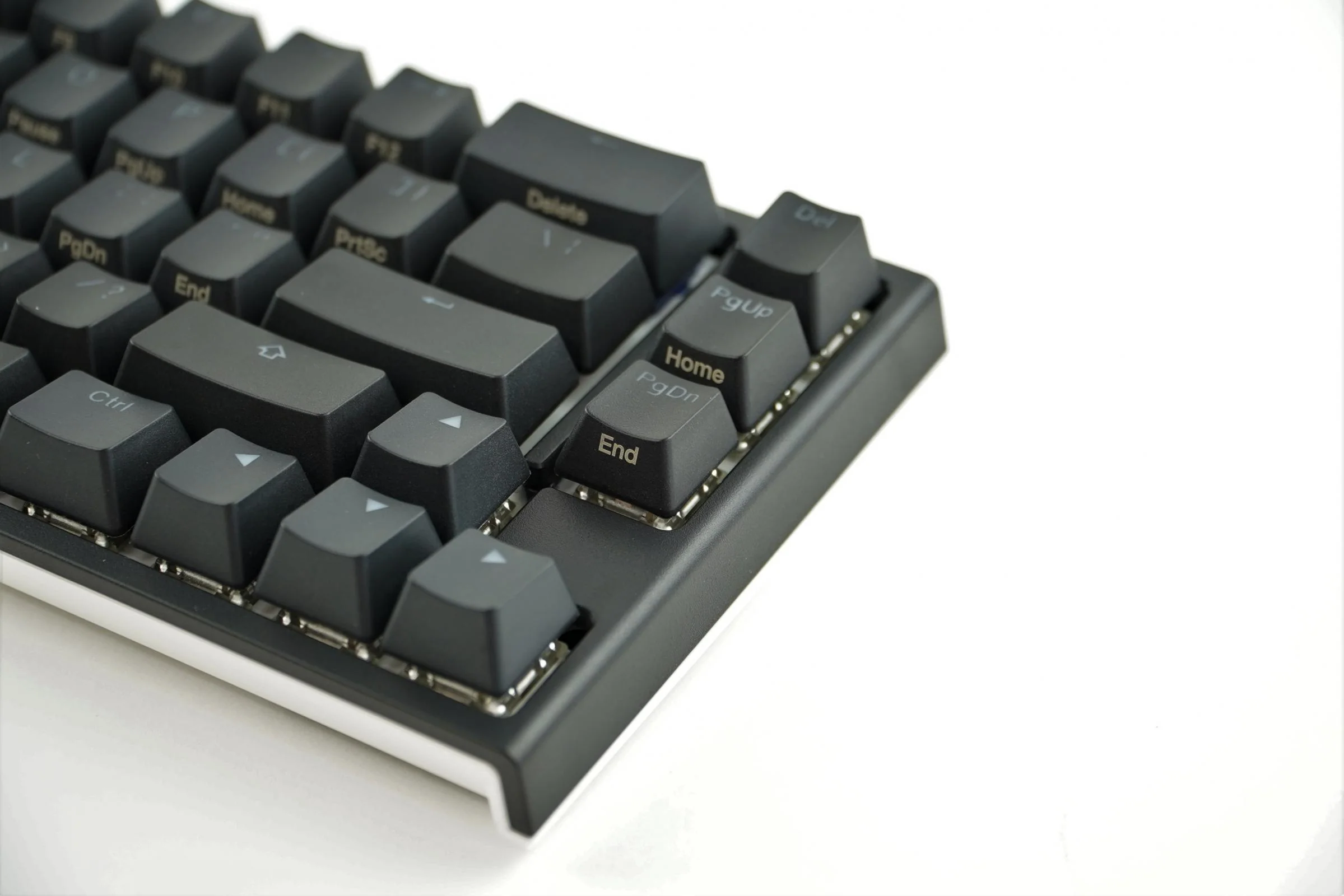Ducky One 2 SF RGB LED 65% Double Shot PBT Mechanical Keyboard - Image 8