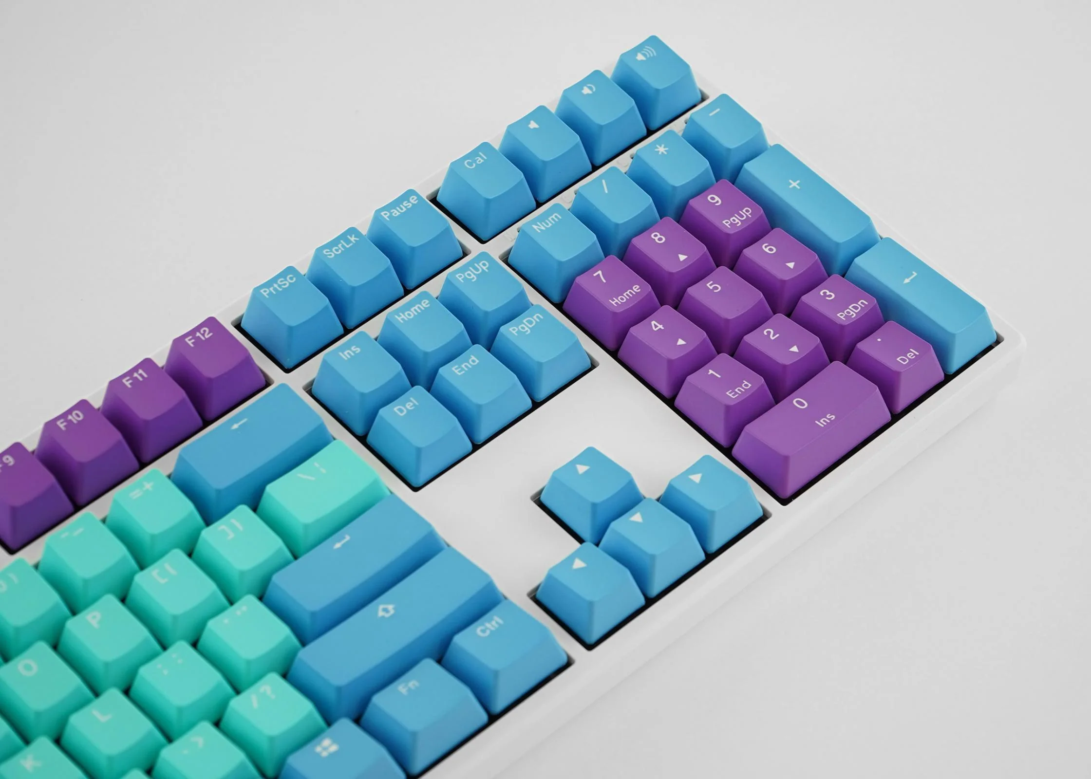 MK x Ducky Frozen Llama Seamless 108 + 10 Key OEM Profile Double Shot PBT Keycap Set - Image 5